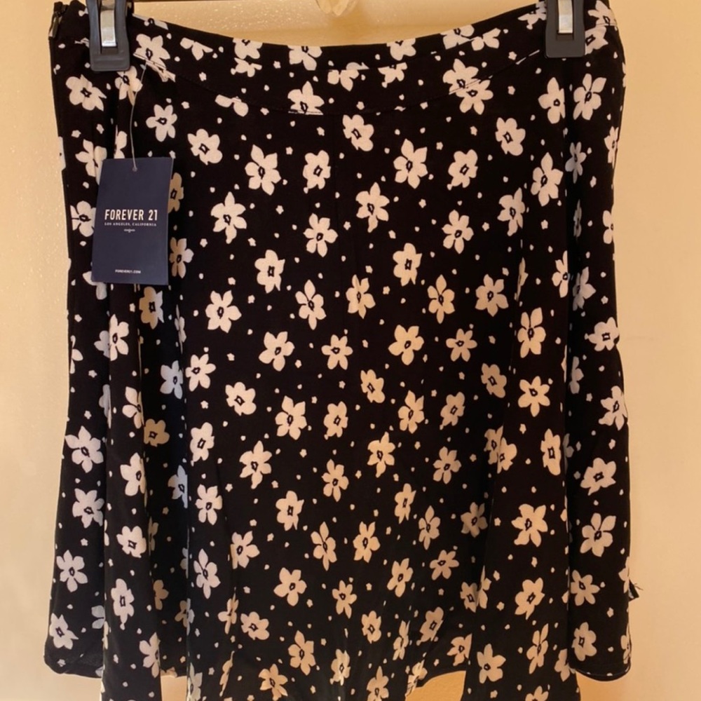 Forever 21 Black and White Floral Skirt
